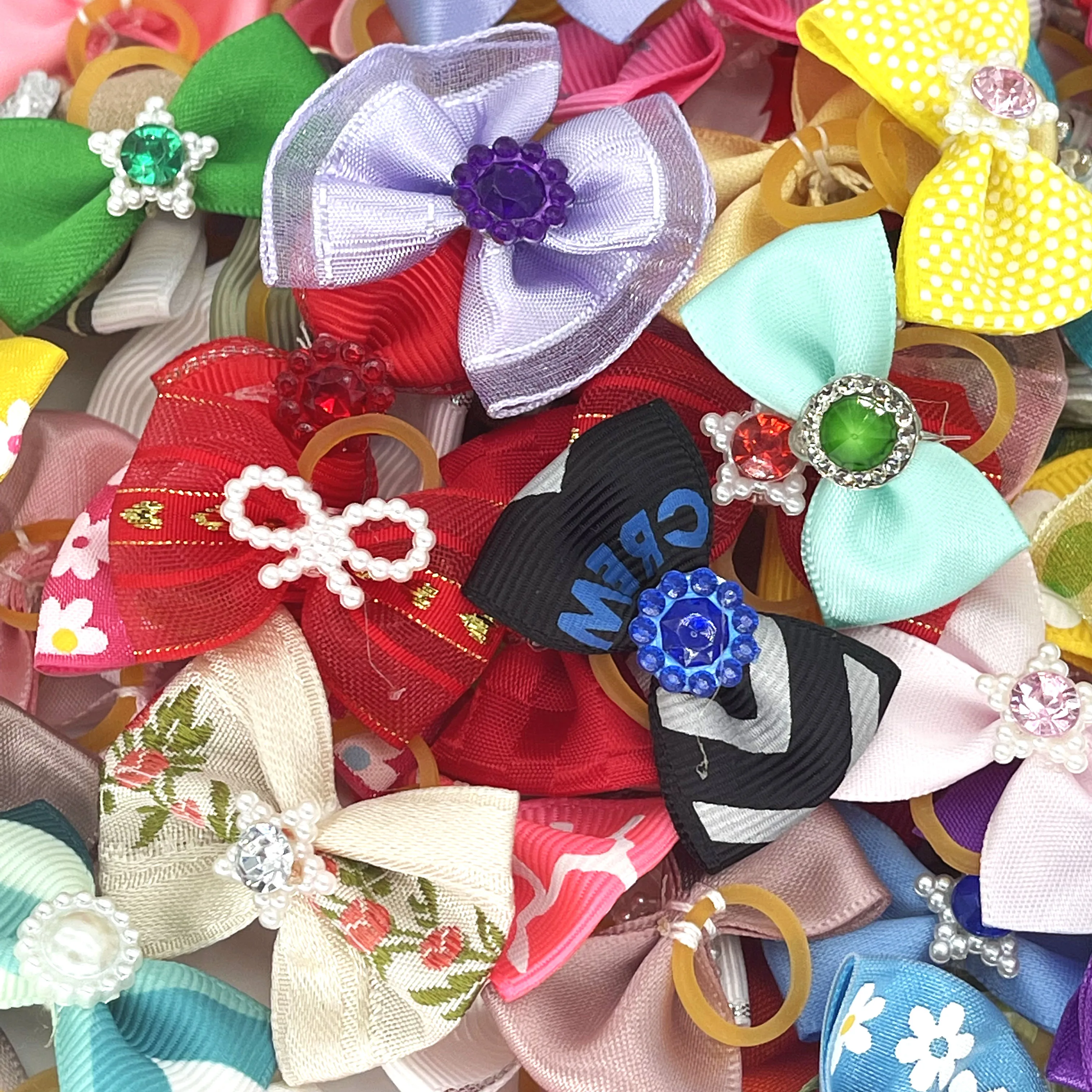 100pcs Cute Dog Hair Bows Dog Topknot Multicoloured Puppy Hair Bows Bright Flower Peals Pet Headwear Grooming Products