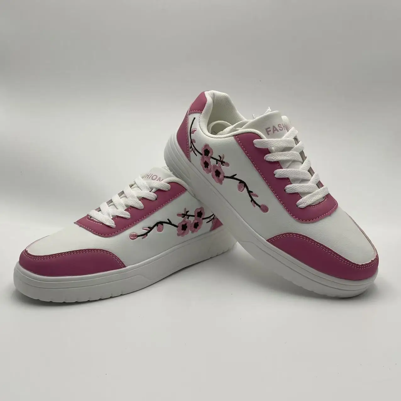 

2025 New Sneakers Embroidered Flats Women's Outdoor Running Vulcanized Shoes Breathable Women's Shoes Fashion Casual Sneakers
