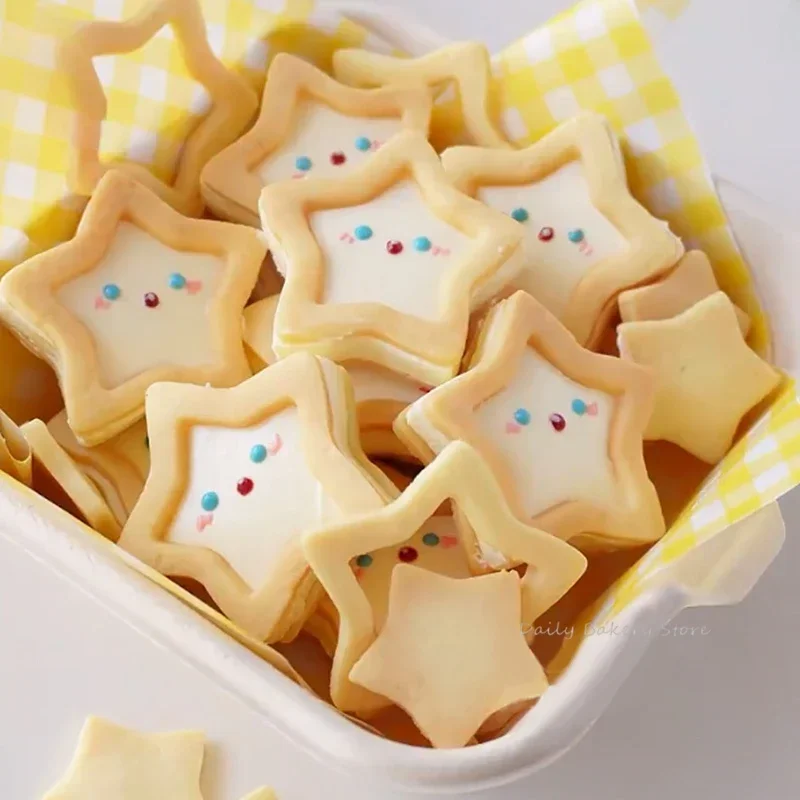 Cortador de galletas de plástico con forma de estrella de dibujos animados, Fondant, pastel bonito, estrella de cinco puntas, herramienta de decoración 3D, molde para hornear de Navidad, 2 uds.