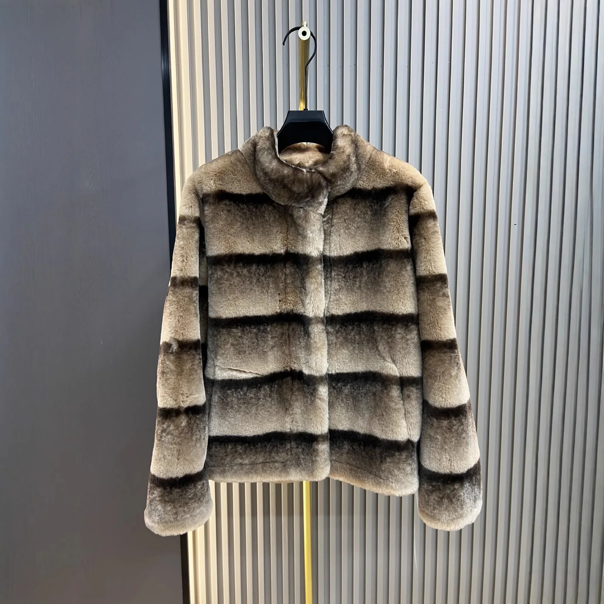 

Imitation Faux Fur Otter Rabbit Fleece Fur Coat for Women Winter New Gradual Color Faux Fur Stand Collar Coat Thick Jacket Top