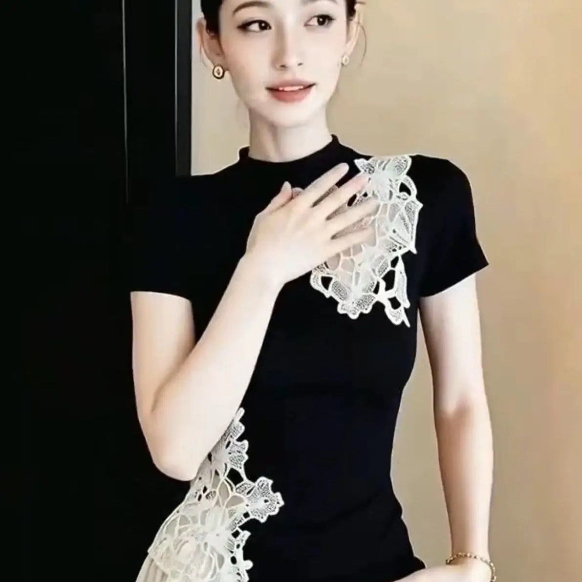 New Chinese Style Black Lace Splicing Short-sleeved Tops 2026 New Women's Summer Design Sense Slim Thin Hollow T-Shirts Tees