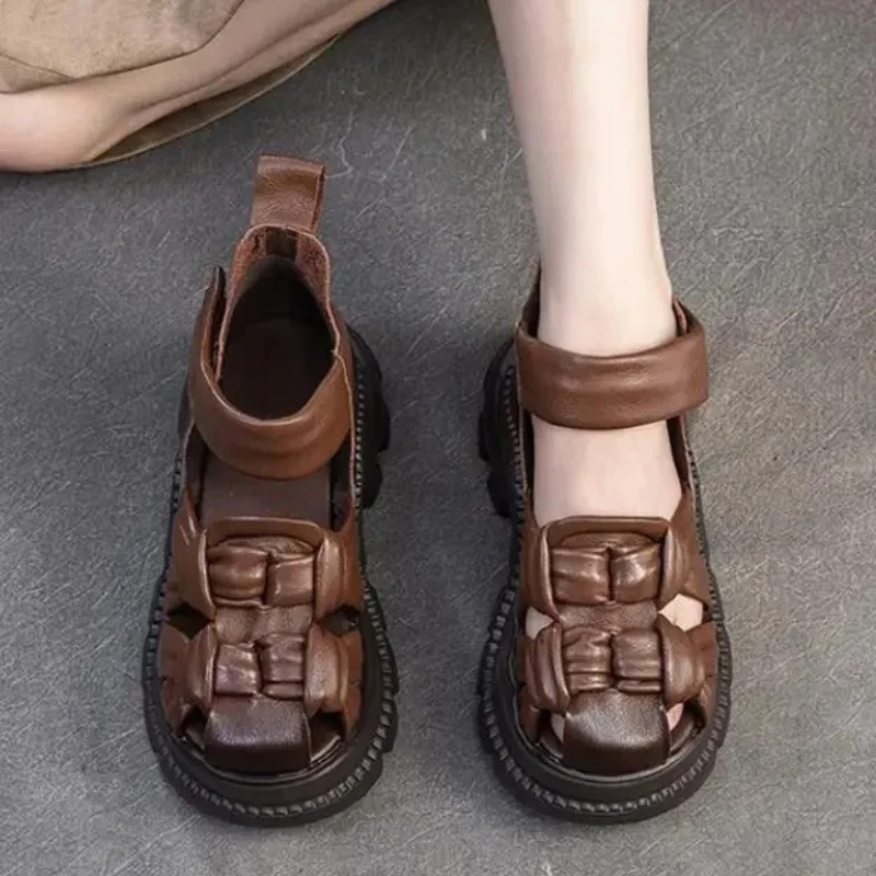 

Высочайшее качество, 7 см, коровья ткань, натуральная кожа, полые женские сандалии на танкетке на платформе, летние тапочки, туфли-лодочки, обувь на плоской подошве