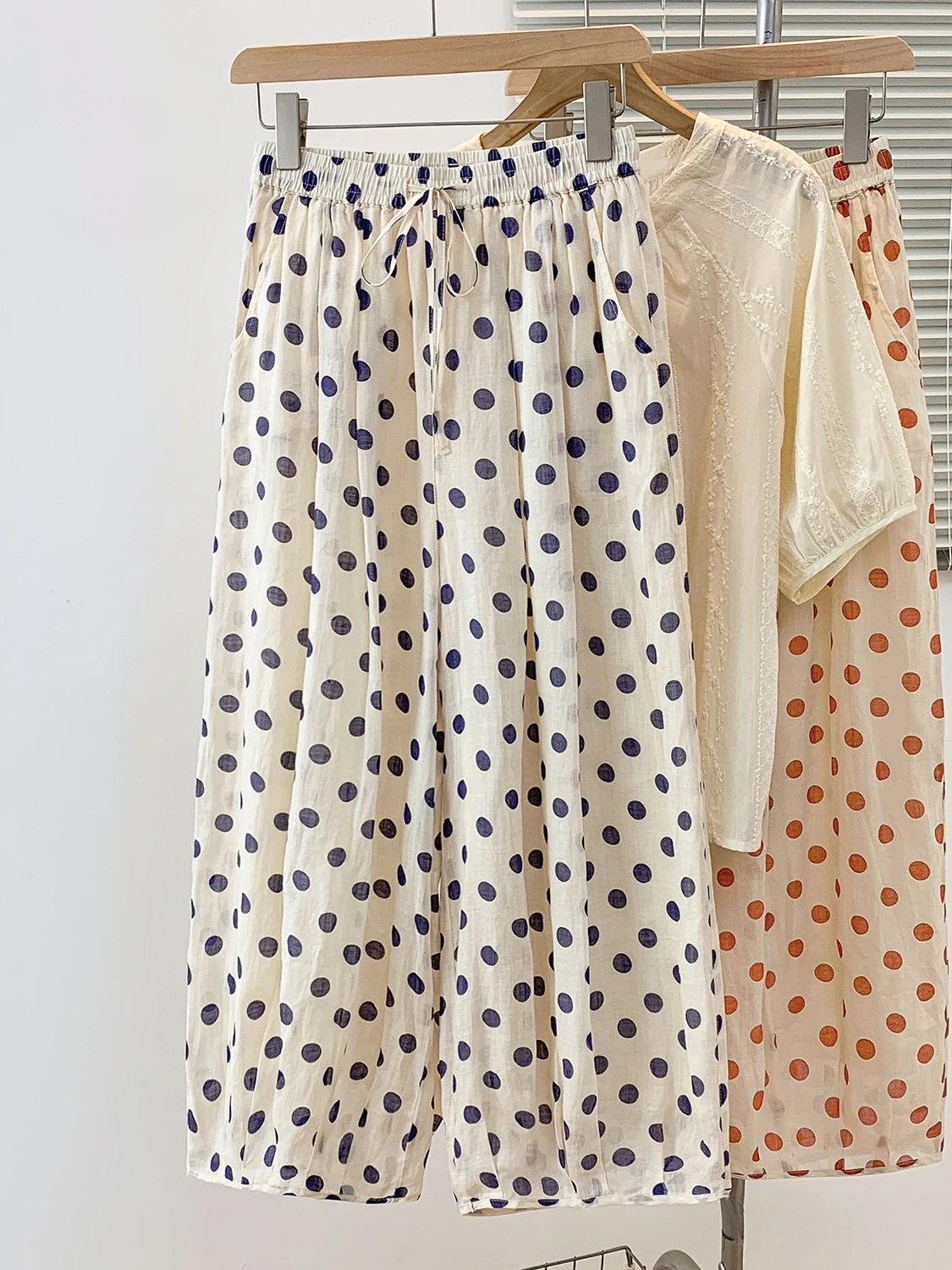 กางเกงขายาวผ้าลินินลายจุดทรงหลวมเอวยางยืดสองชั้นอเนกประสงค์ทรงหลวมกางเกงลำลองต่อต้านวัยสำหรับผู้หญิง