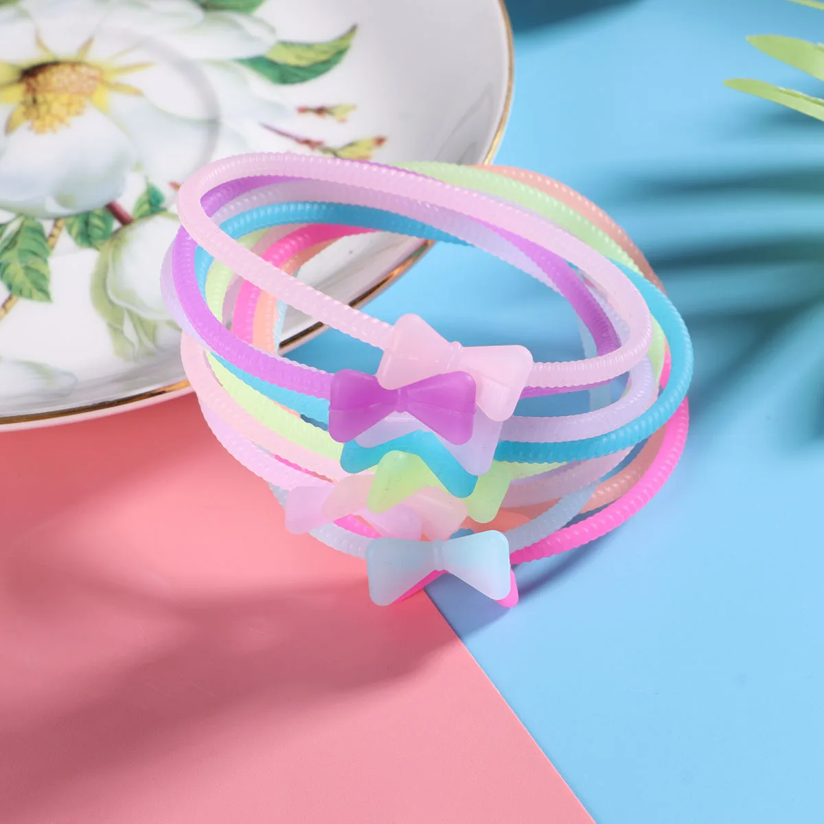 

2pcs Luminous Hairband Elastic Ponytail Holder Bow Tie Hair Accessories Night Glow Silicone Bands for Teen