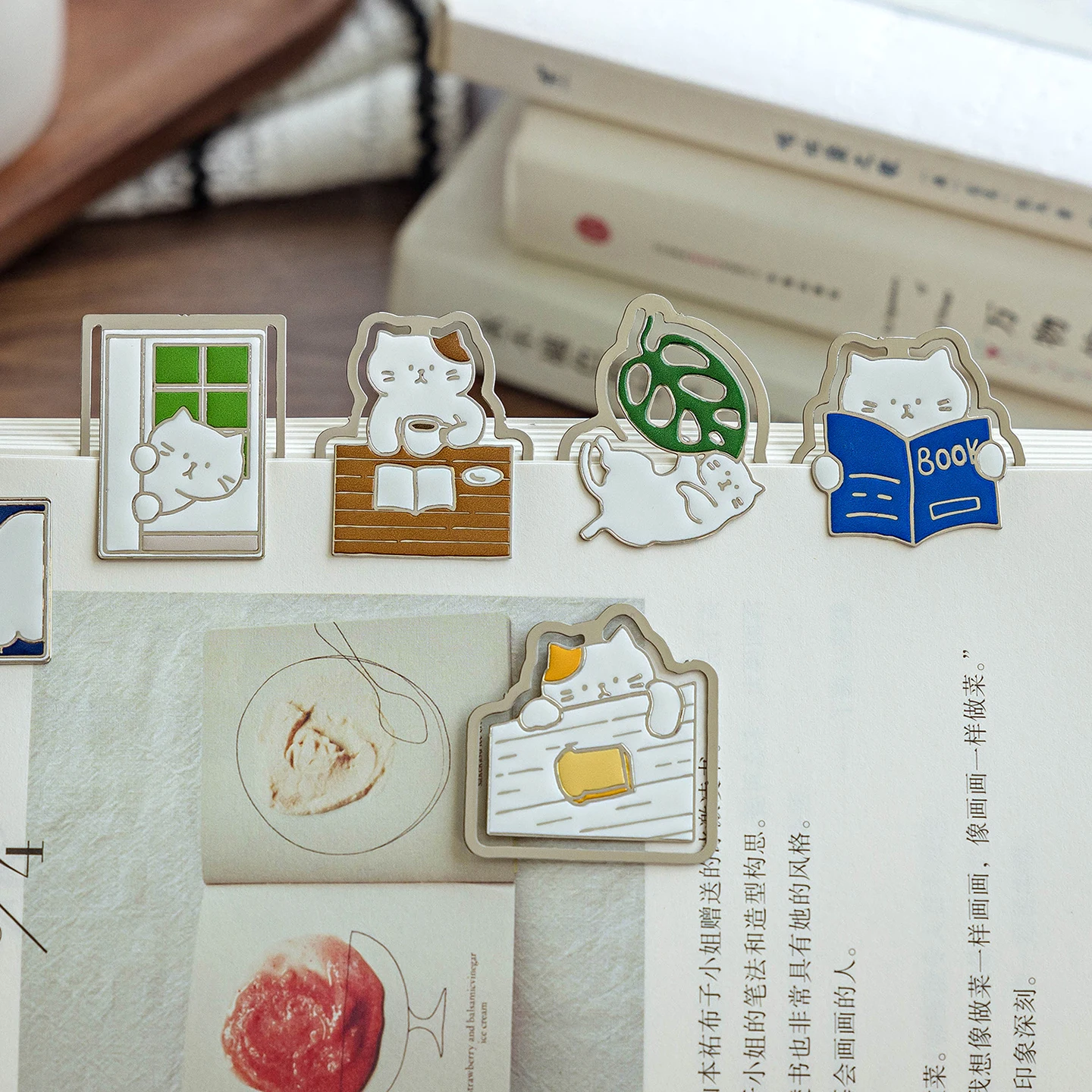 Cute Cat Hollow-Out Metal Bookmark, High-End and Exquisite, Cartoon Animal Book Clip, Student Reward Small Gift