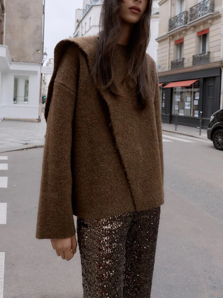 

European and American style 2025 winter new arrivals women's clothing fashionable long-sleeved knitted short coat with scarf