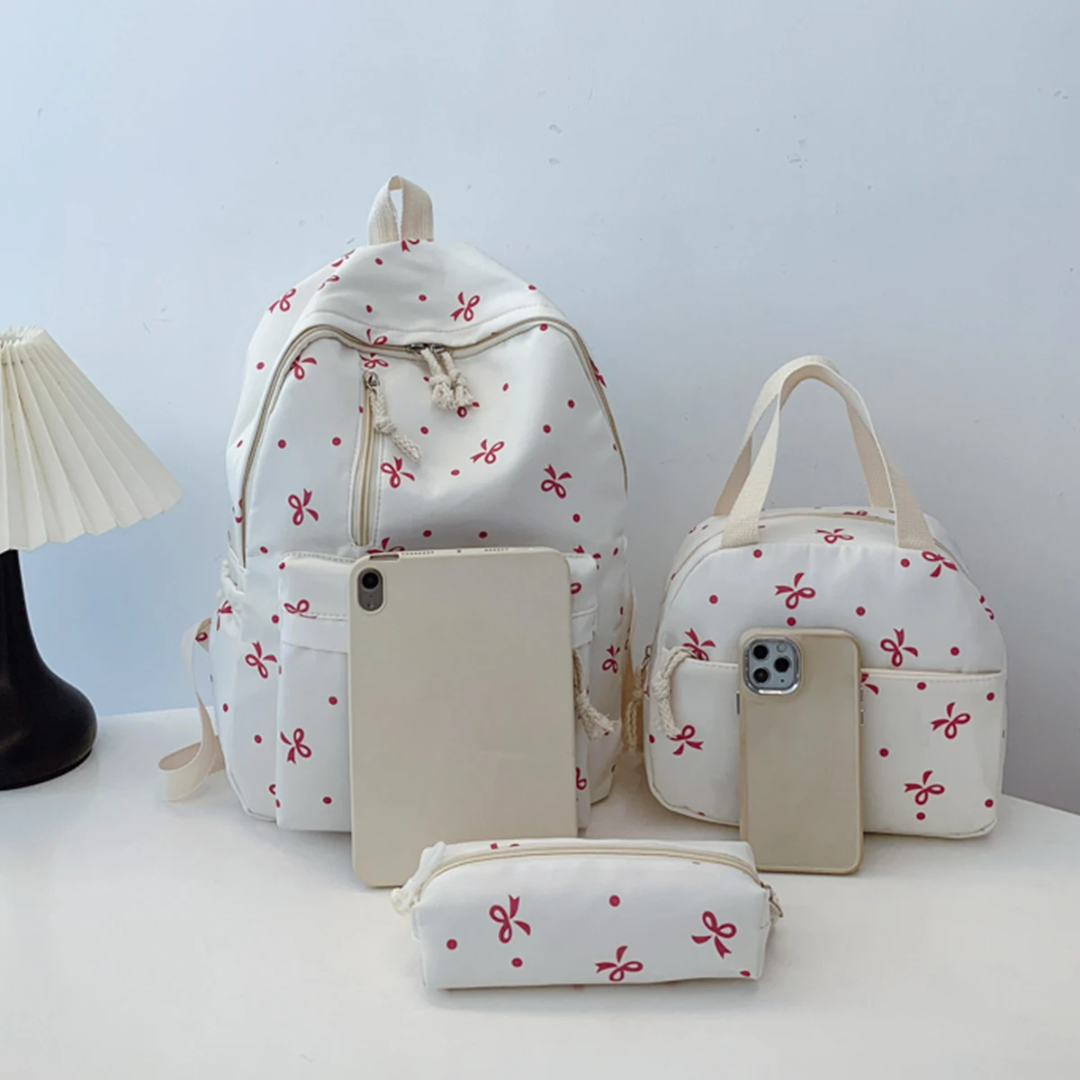 مجموعة مكونة من 3 قطع مطبوعة على شكل فيونكة مرحة: حقيبة ظهر مبطنة وحقيبة مقلمة متعددة الجيوب وحزام قابل للتعديل لحياة الطلاب للاستخدام اليومي/المدرسة #3