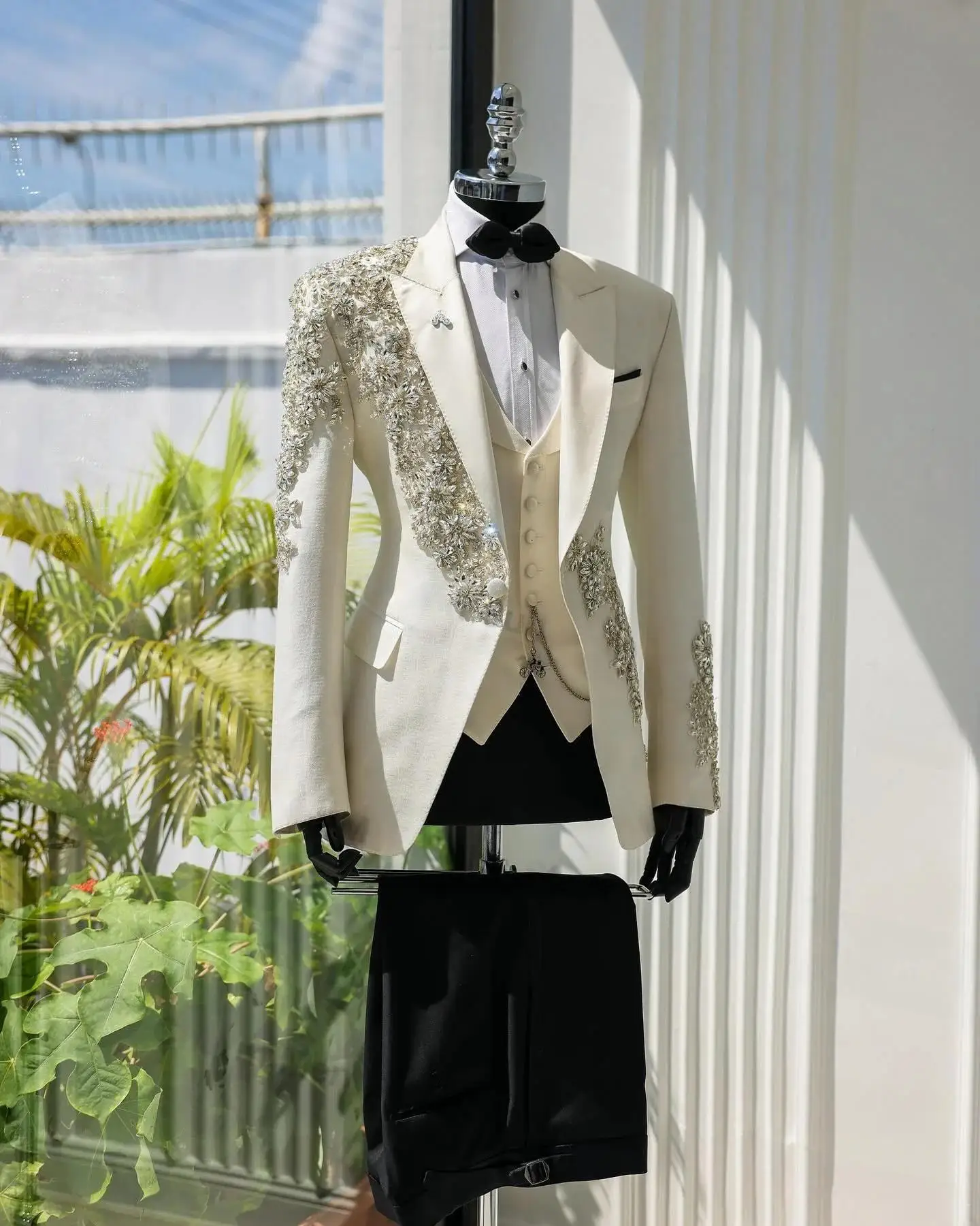 

Luxury Crystal 3-piece Men's Suit Graceful men's suit Performance outfit Wedding Tuxedos Prom Gowns Special Occasion Gowns