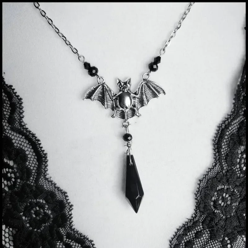 Elegant Black Glass Crystal Bat Necklace Victorian Creativity Gorgeous Punk Goth Statement Jewelry Party Women Halloween Gift