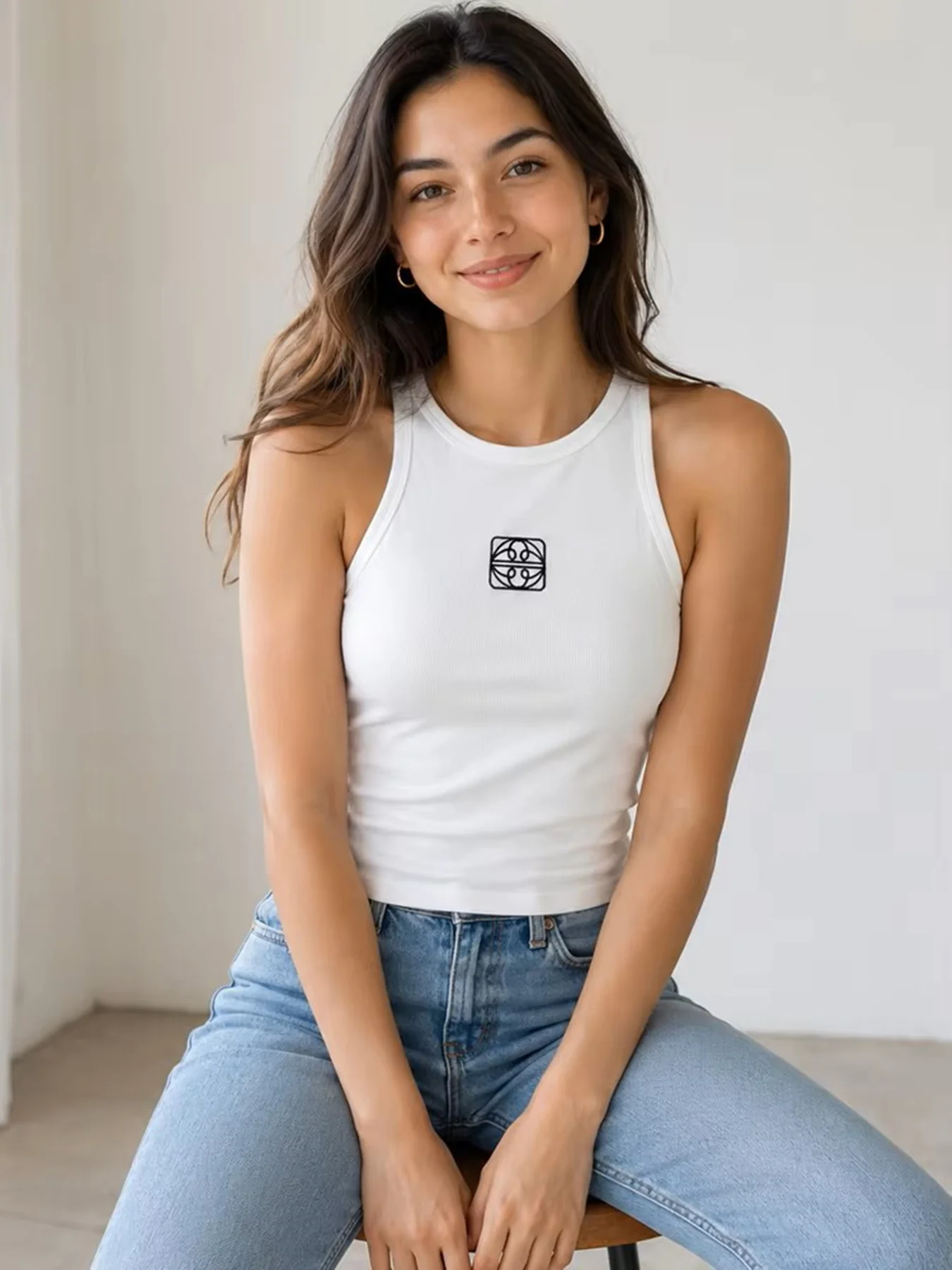 Damen Schwarzes Geripptes Grafik-Tanktop Rundhals Ärmellos Slim Fit Casual Streetwear Sommer 2026 Brandneues Cami-Top Tägliche Outfits