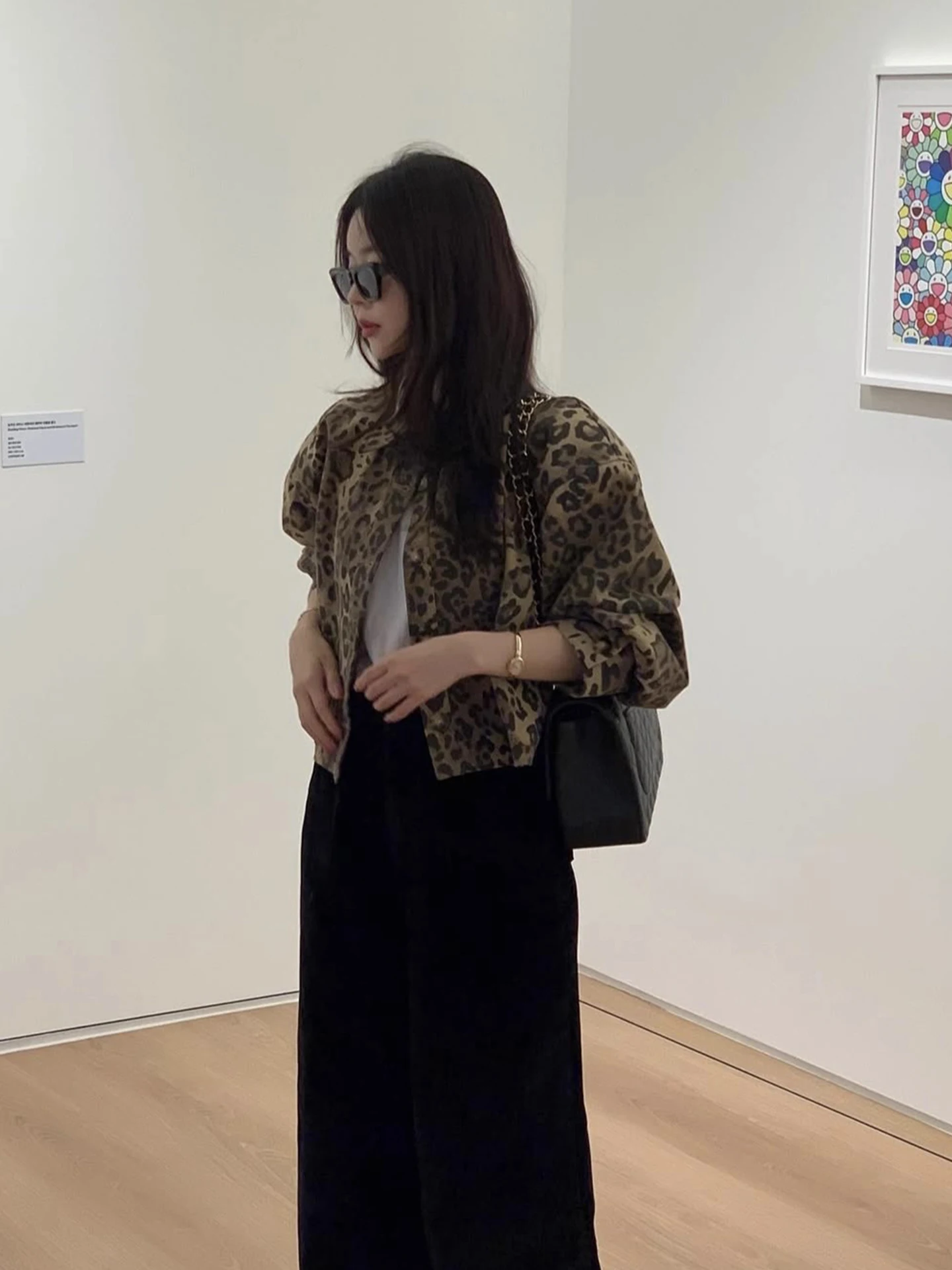 レトロなヒョウ柄デザインシングルボタンショートジャケット女性のルーズオープンカーディガントップ通勤スタイル秋の新着