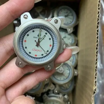 Vintage Y2k watch head quartz movement ufo spaceship watch dial can be installed 20mm strap