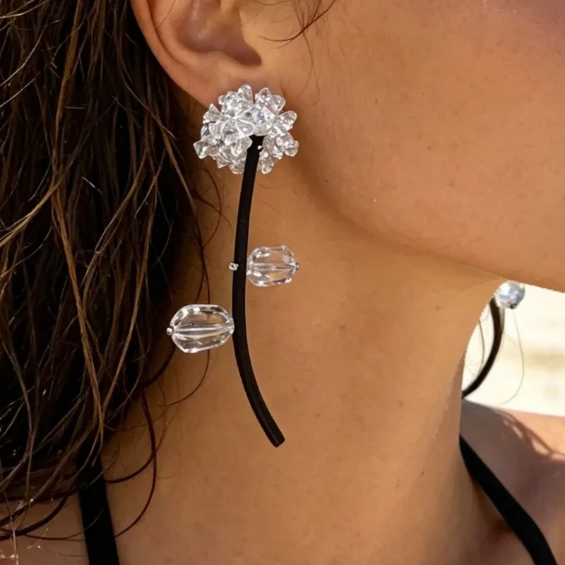 Fairy White Crystal Flower Earrings Sparkly Chip Beaded Cluster Dangle Earrings Elegant Temperament Hand‑made Ear Jewelry