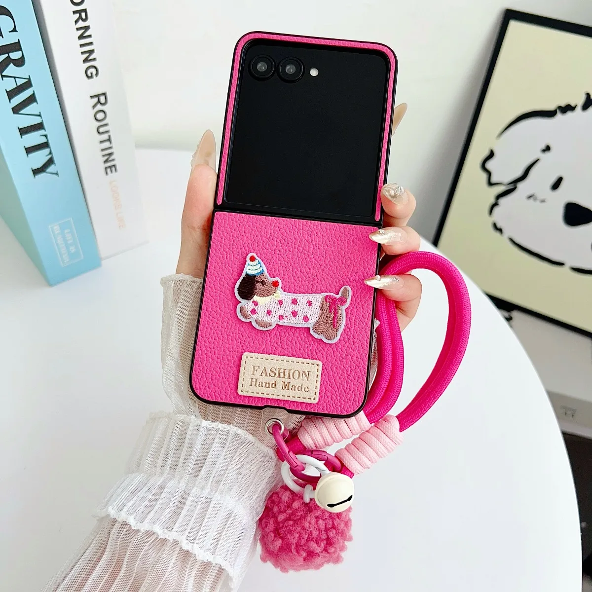 Cartoon-Dackel-Leder-Handyhülle für Motorola Moto Razr 70 60 50 Ultra mit Plüsch-Schlaufe und weichem Rahmen