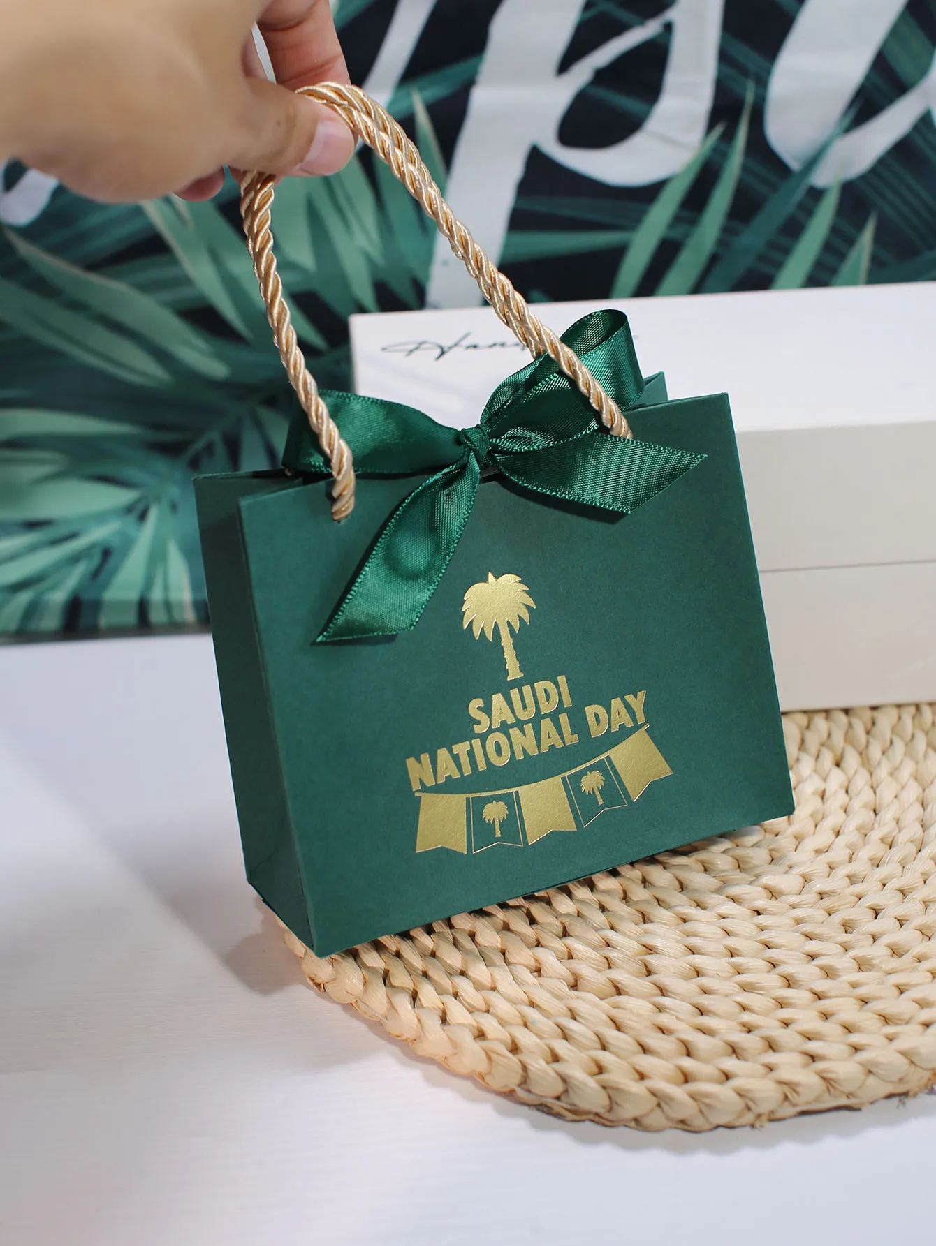 Saudi National Day souvenir tote bag, used for Saudi hotel catering banquets, Arab weddings