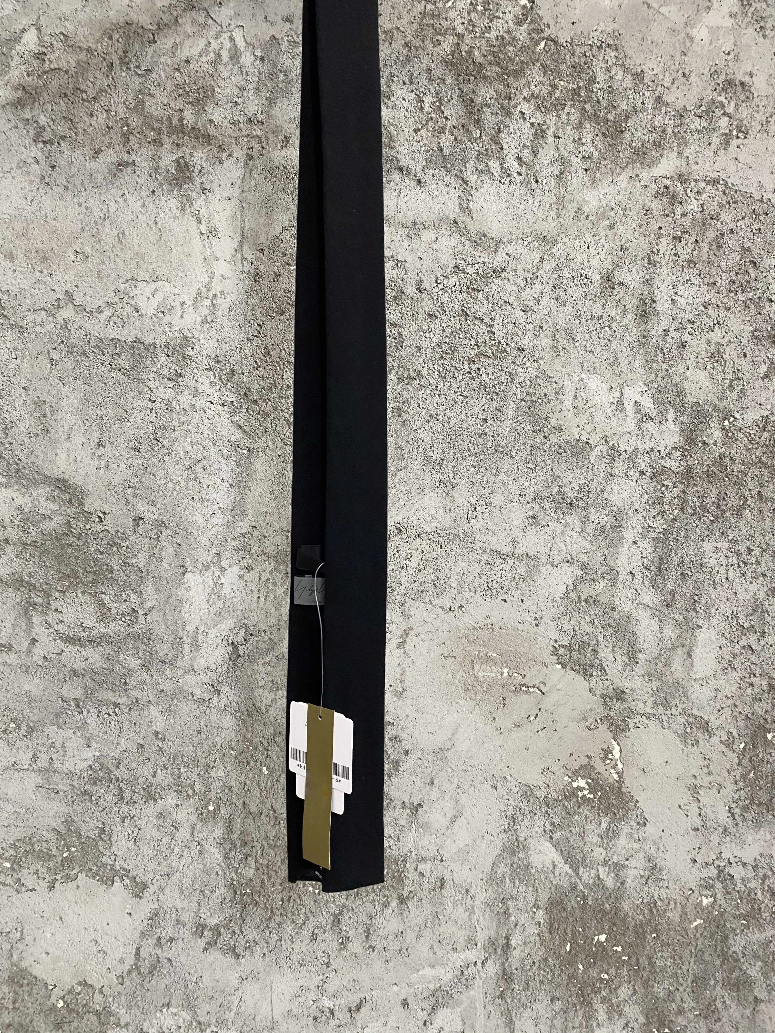 Conception originale, style japonais foncé, ciseaux à rose rouge de niche, cravate en laine brodée à la main