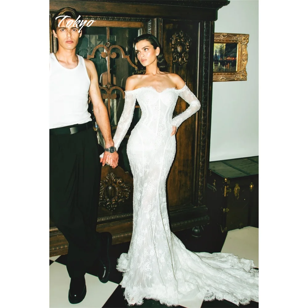 Vestidos de novia blancos personalizados con hombros descubiertos de Tokio, vestidos de novia de cola de corte de manga larga, vestidos de novia de sirena con cremallera trasera