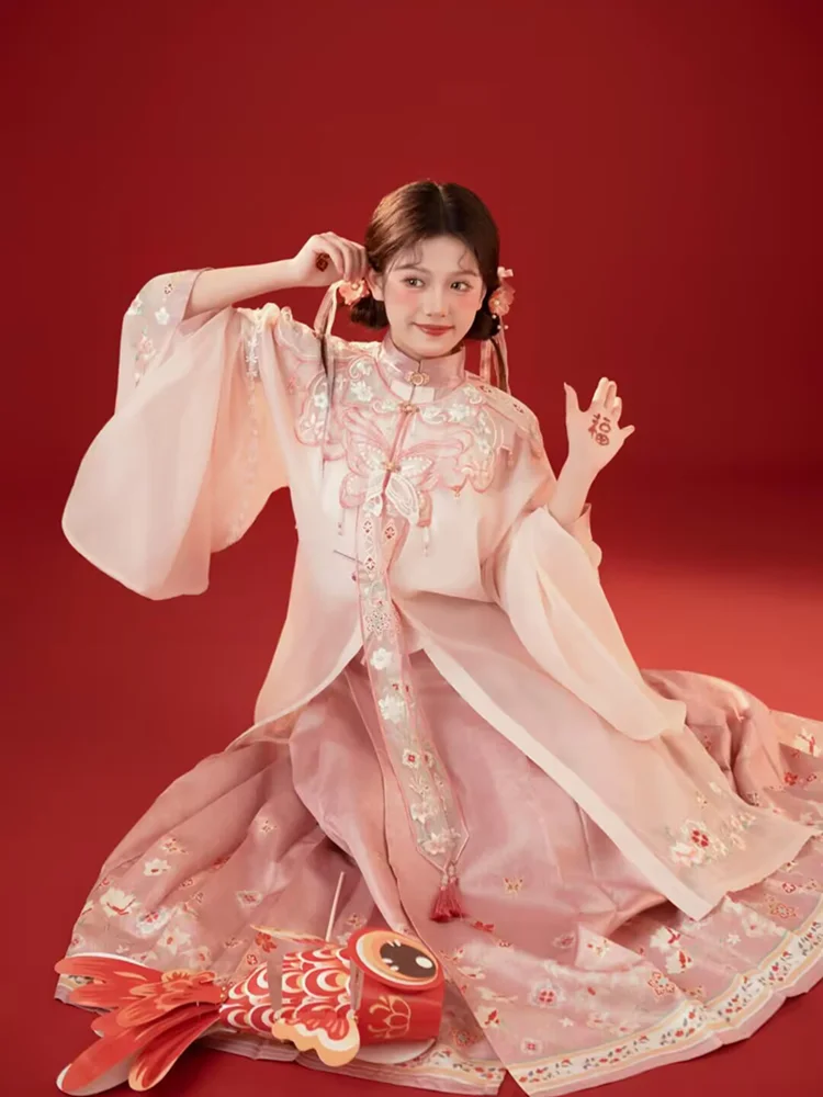 

New Year Theme Retro Ming Dynasty Hanfu Tailed Skirt Photography Costume for Individual Portraits And Artistic Photoshoots