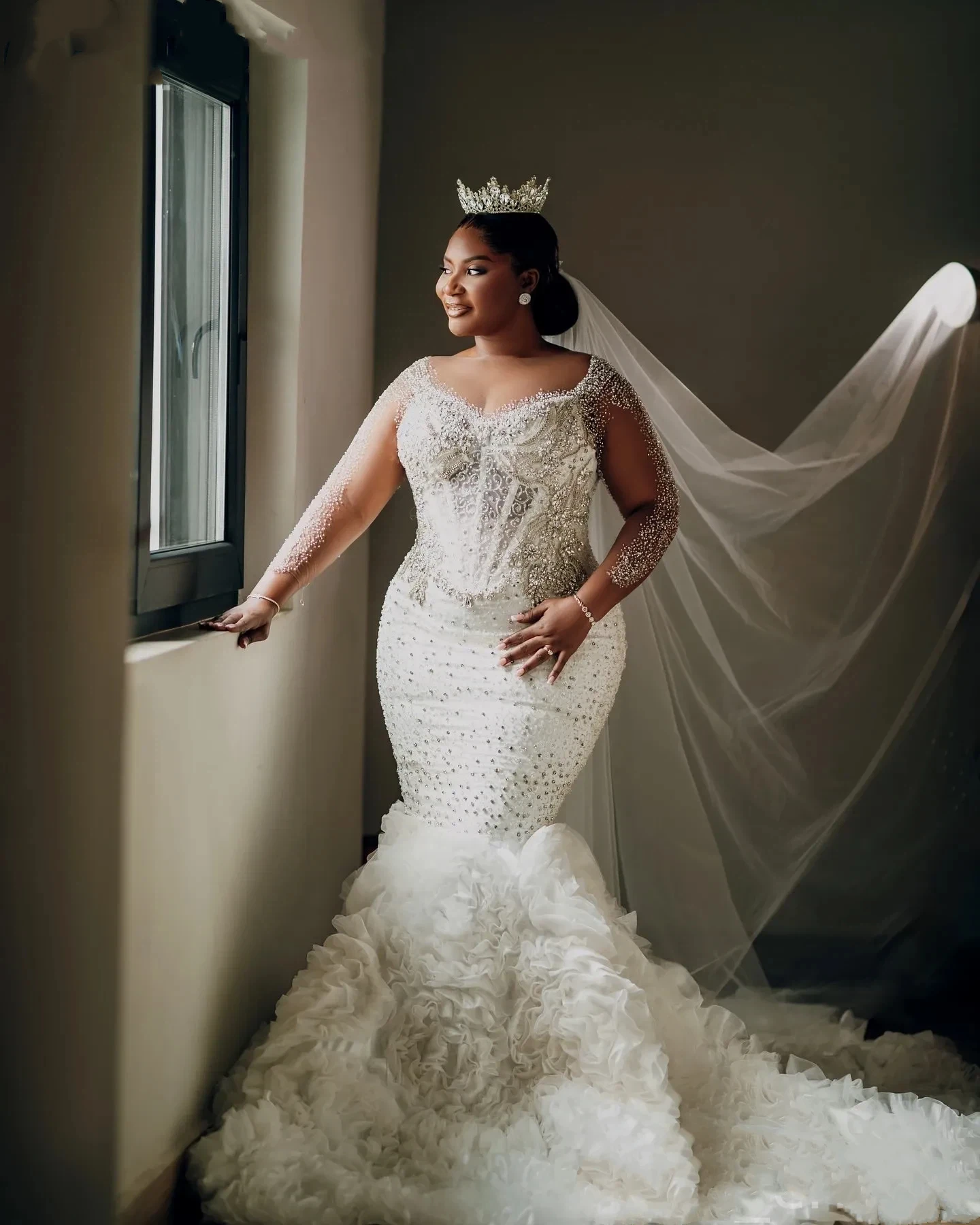 Luxurious African Mermaid Lace Bead Crystal Wedding Dress Sexy Layered Perspective Collar Long Sleeve Bridal Dress Customized