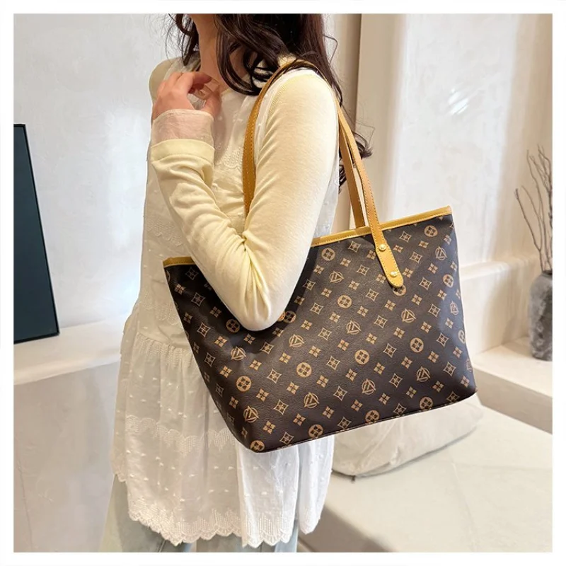 

Ladies Tote Bag Made Of Chevron Leather Boasting High-End Quality And Commuter Paris Style​