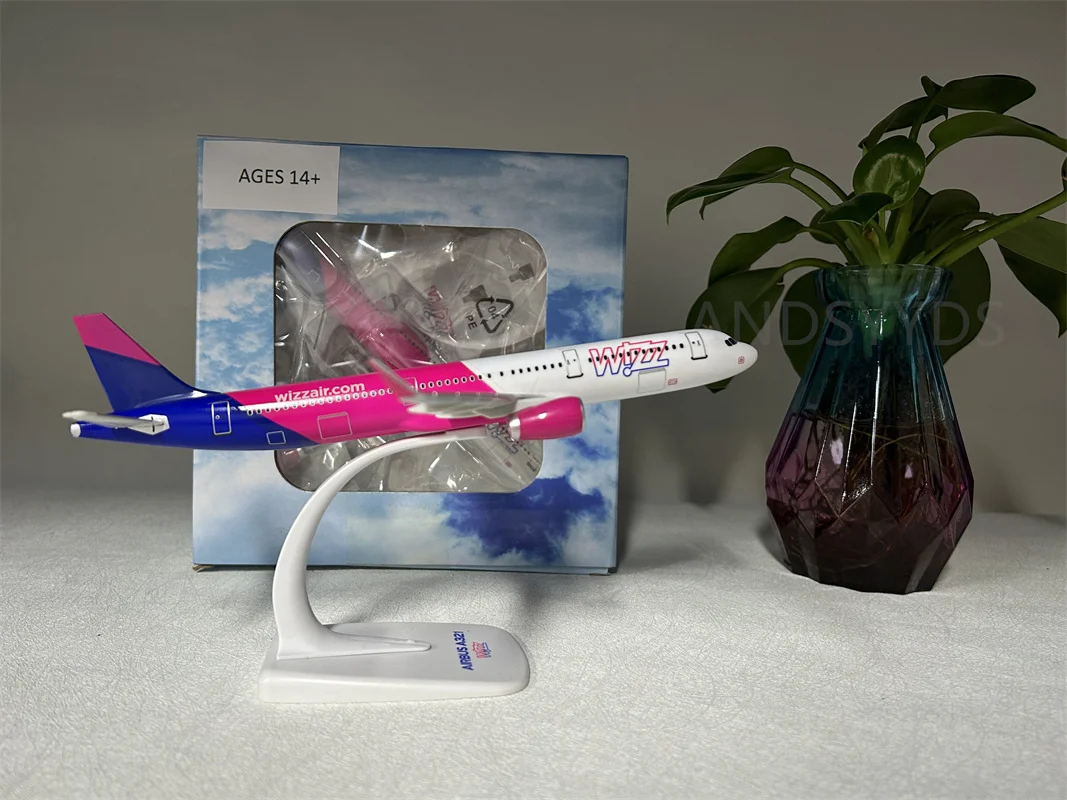 20cm A321 Airplane Model Toys WIZZ AIR Aircraft Plane Assembly Resin Base Static Display Airliner Kids Souvenir for Collection