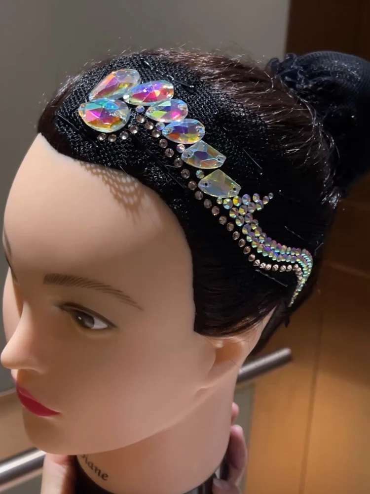 أغطية الرأس للتزلج على الجليد، الجمباز الفني، الرقص اللاتيني، أداء الرقص الحديث، الدرجات، أغطية الرأس للأطفال والكبار