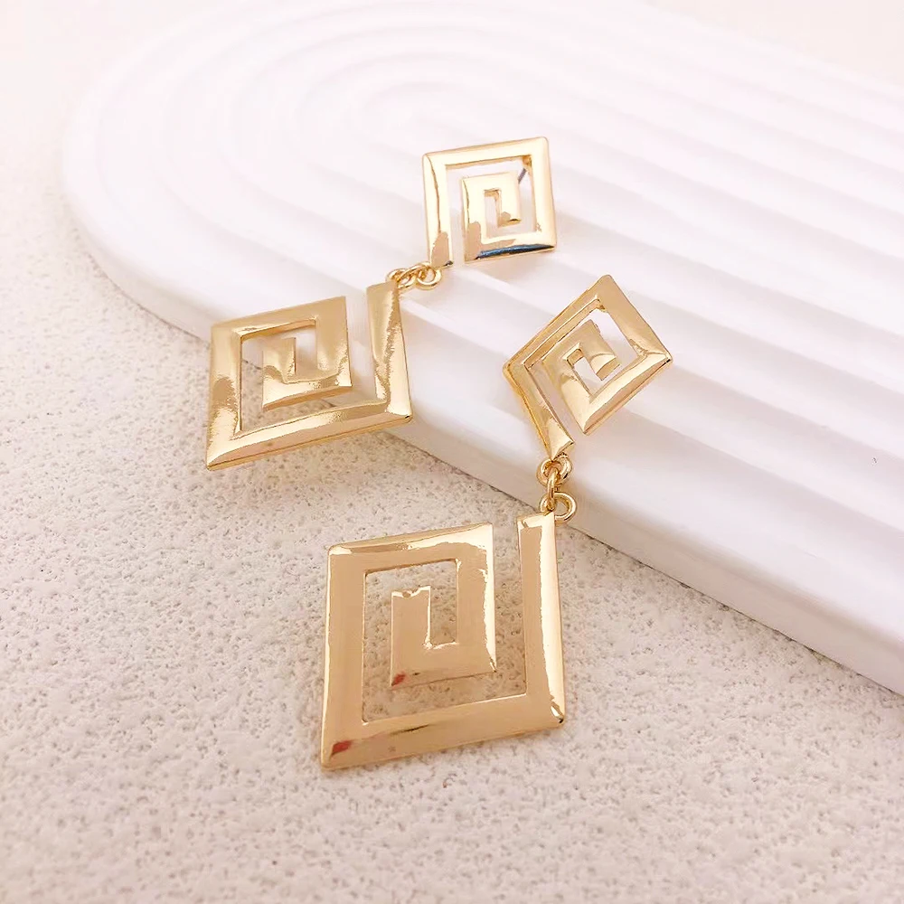 New Arrival Gold-plated Geometric Metal Line Drop Earring for Women Fashion Jewelry Vintage Irregular Hollow Punk Luxury Earring