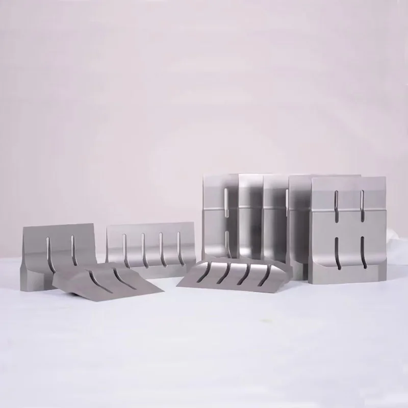 เครื่องมือตัดอาหารอัลตราโซนิกแบบกำหนดเอง 20kHz ใบมีดตัดเค้กอัลตราโซนิกโลหะผสมไทเทเนียม