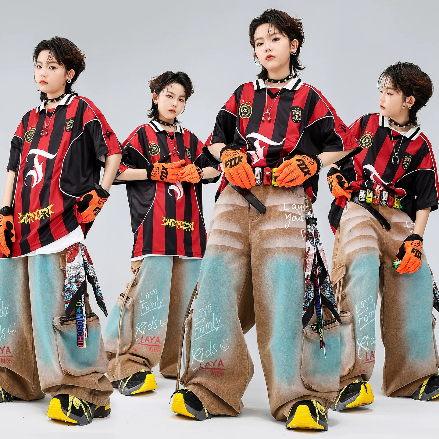 

Детская одежда в стиле K-pop и хип-хоп: полосатая красно-черная футболка с отложным воротником, повседневные брюки-карго кофейно-синего цвета для девочек и мальчиков, костюм для танцев