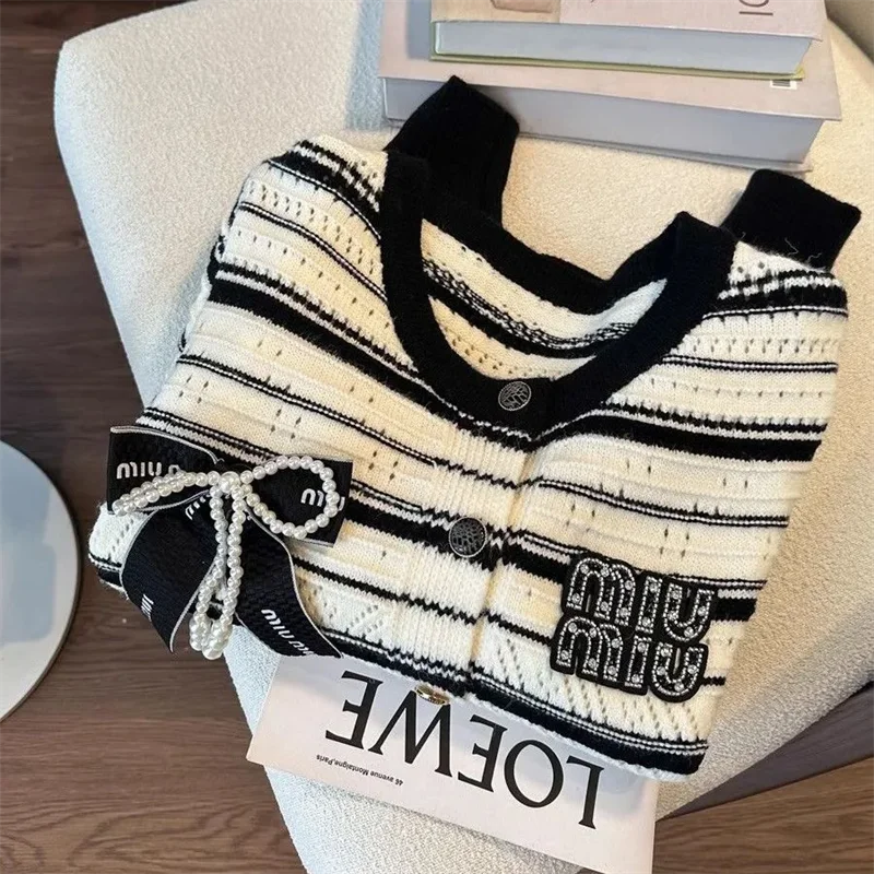 Herfst Winter Korte Trui Vrouwen 2024 Nieuwe Mode Losse Casual Tops Gestreept Gebreide Vest Strik Knoop Bovenkleding Dames