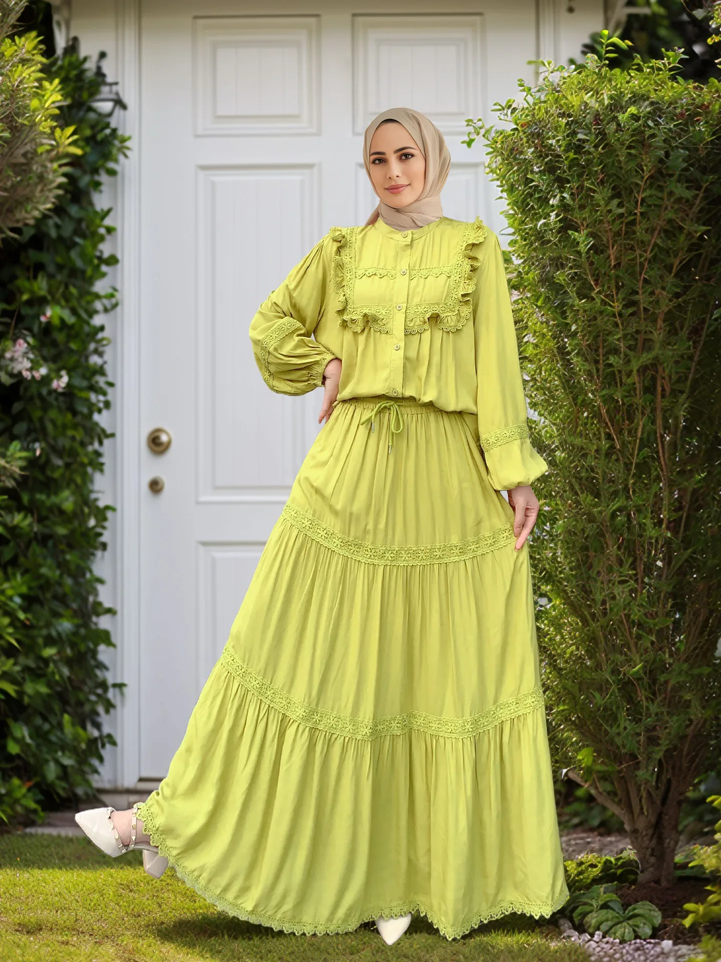 새로운 중동 무슬림 여성용 2피스 의류 세트 레이스 러플 엣지 스플라이싱 스탠드 칼라 탑 + 라지 스윙 스커트