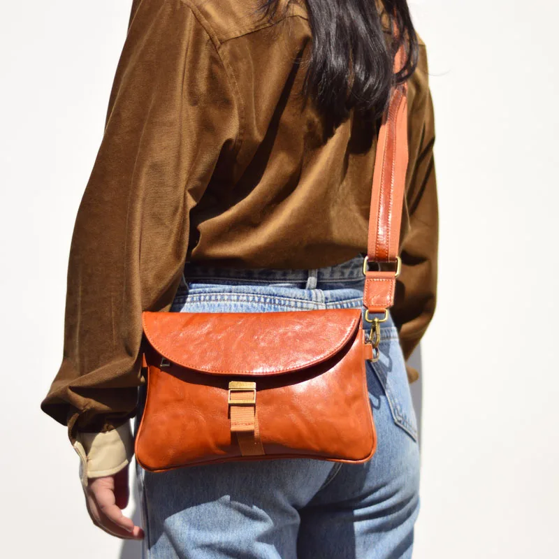 

AETOO Leather small square bag women Europe and the United States fashion retro locking envelope bag trend crossbody shoulder ba