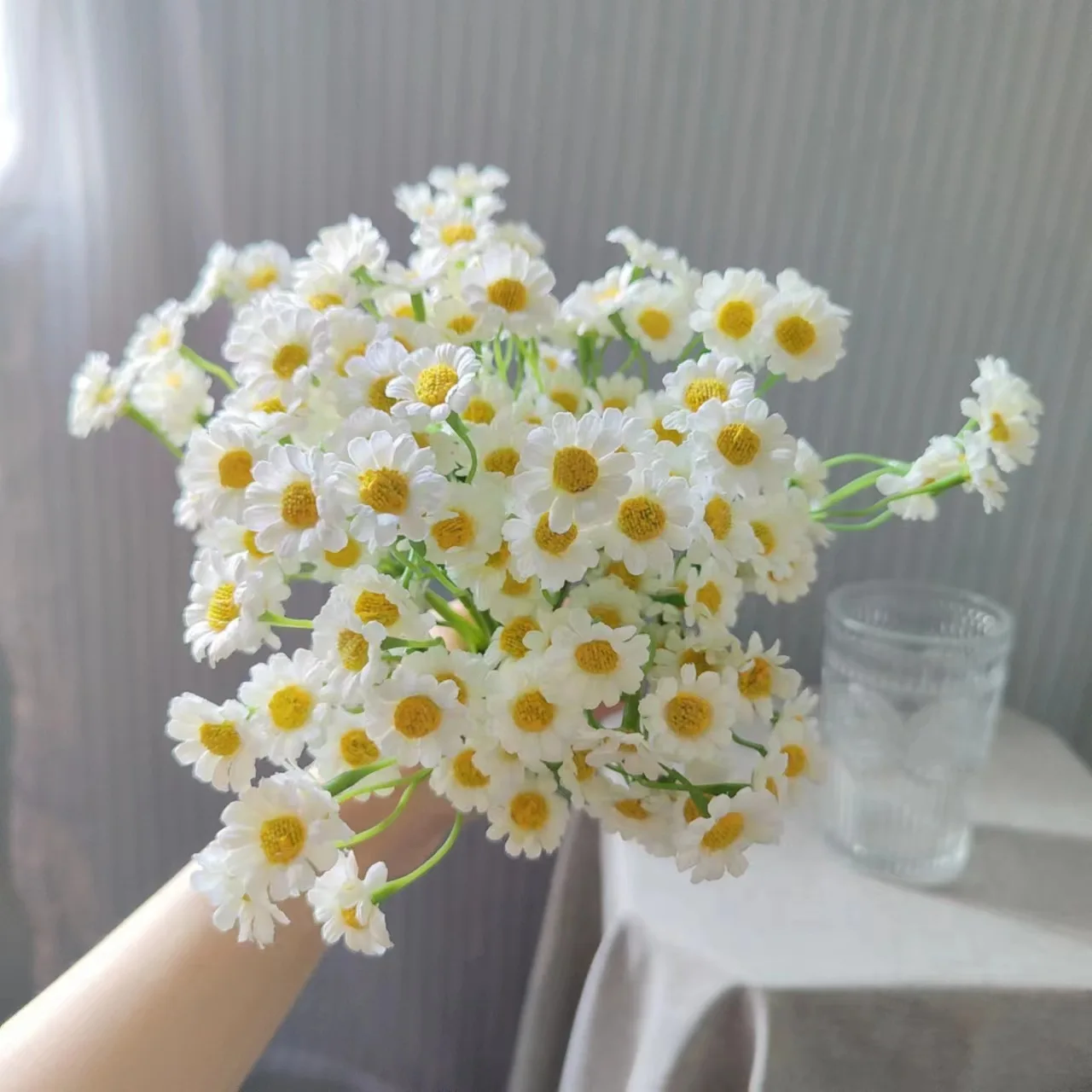 

20Pc/lot Artificial 10Head Realistic Chamomile Silk Flowers Home Living Room Decoration Daisy Bridal Bouquet Wedding Table Decor