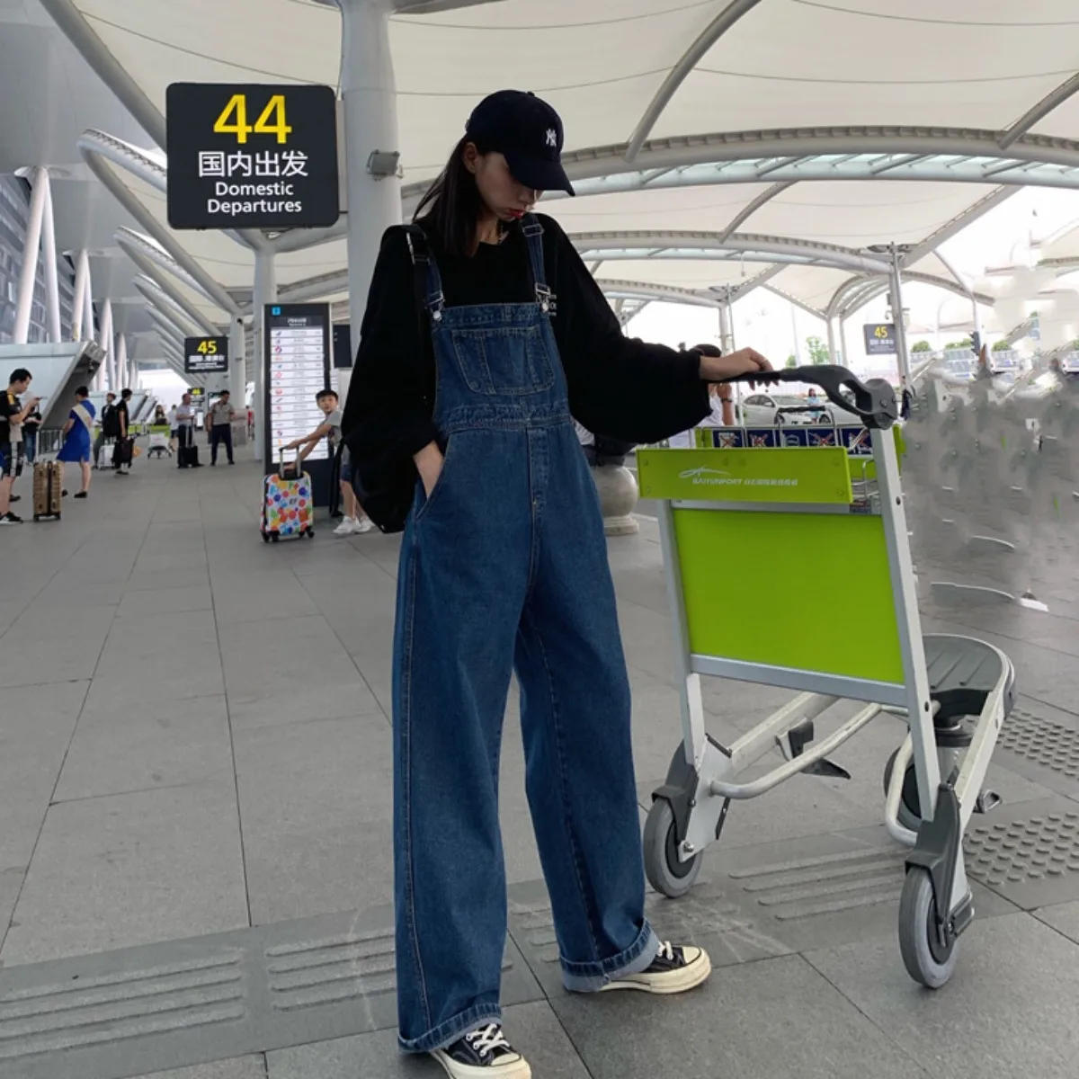 2026 New Women's Casual Wide-Leg Suspender Pants Denim Overalls with Pockets and Hooks Suitable For All Seasons