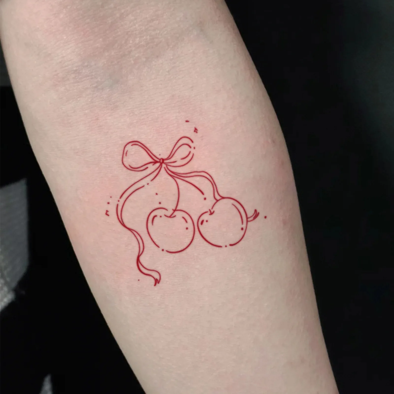 Minimalist Leaf Vine Tattoo Sticker Waterproof Long Lasting Fine Line Temporary Tattoo for Women Finger Hand