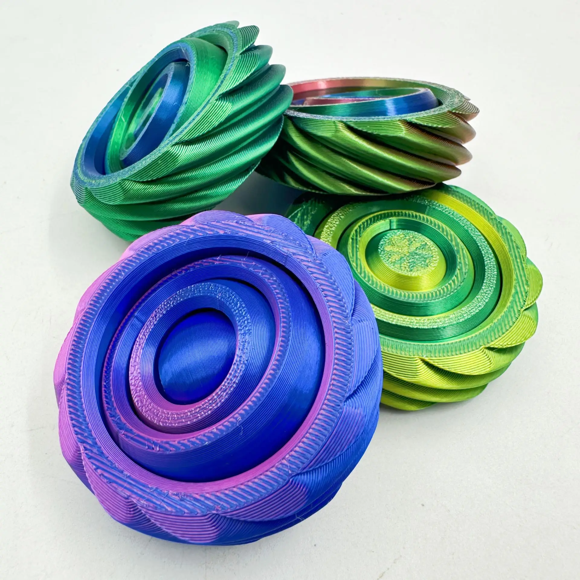 Cool 3D-geprint Spin Ball-speelgoed in kleurendoos O-vorm Universele Fidget Spinner Zwaartekracht Spin Verlicht angst Stress Relief Cool speelgoed