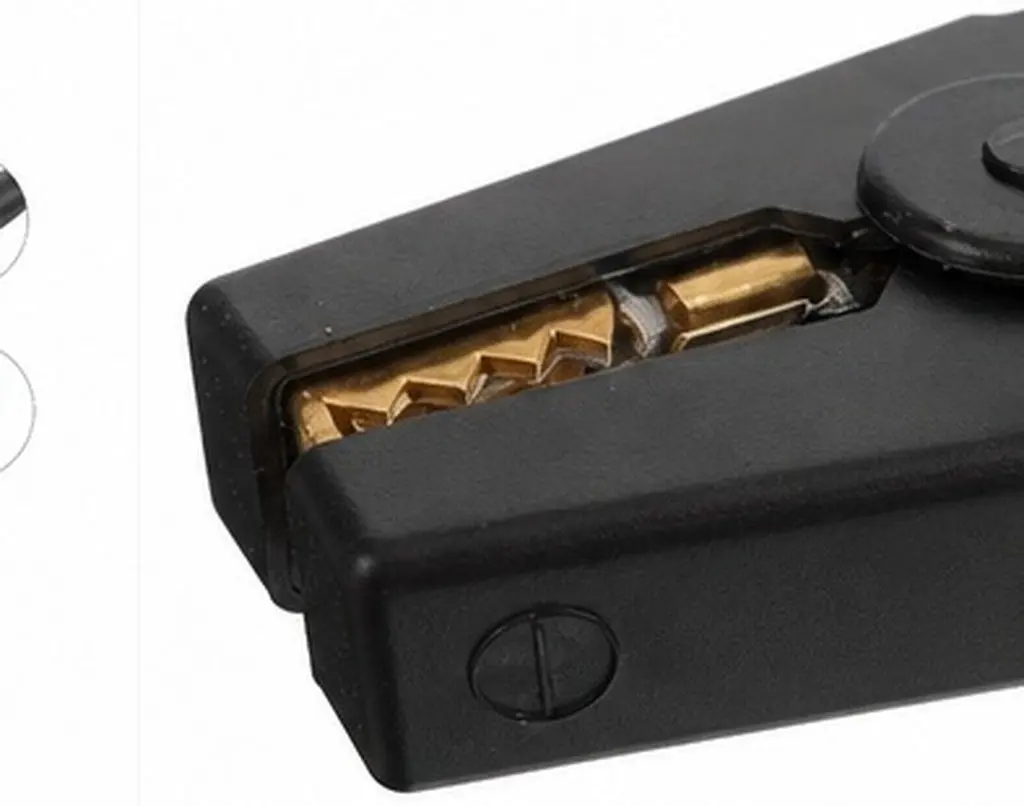 2Pcs Electric Fence Jump Cable Clip Durable Plastic Metal Connector for Farm Fence System Livestock Electric Charger