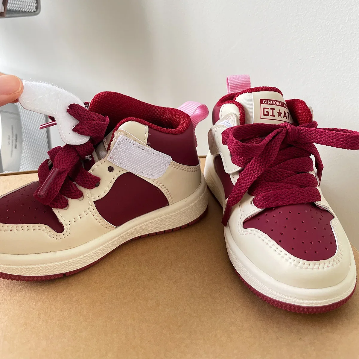 Buty deskorolkowe dla dzieci wiosenny i jesienny nowy dziewczynek obuwie codzienne dziecięce modne trampki gorące buty do biegania dla chłopców