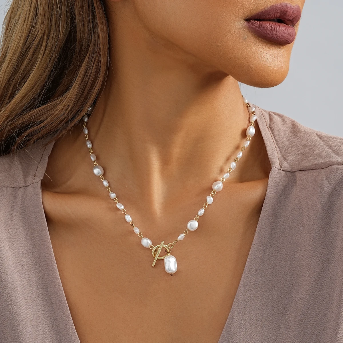

Vintage Irregular Imitation Pearl Pendant Necklace for Women Fashionable Ladies Birthday Party Gift Jewelry Wholesale