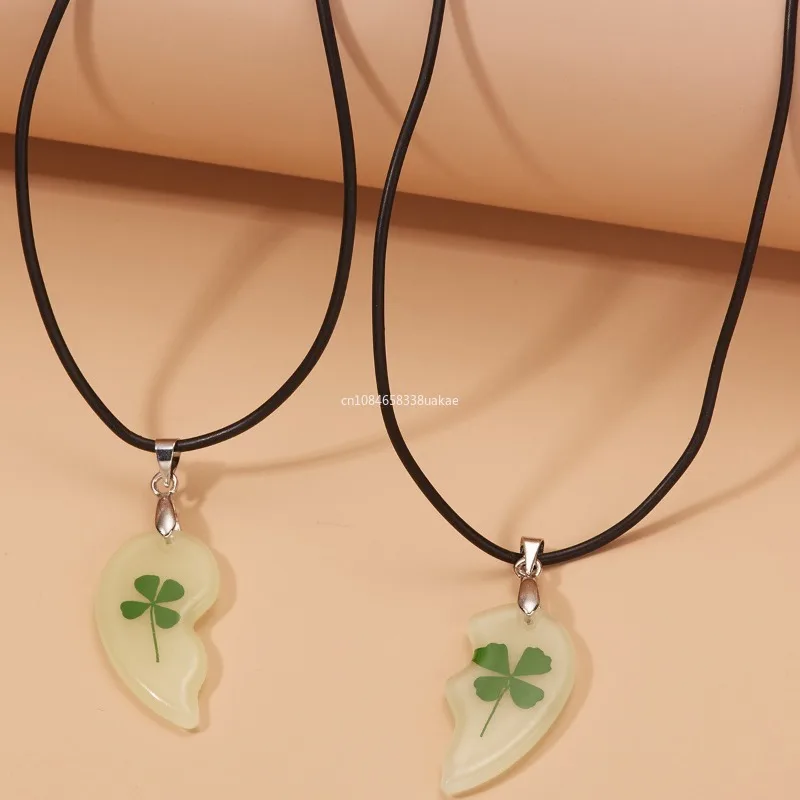 Four Leaf Clover Luminous Couple Necklaces 2 Pcs Heart Shape Pendant Necklace Natural Flower Glow in The Dark Jewelry Gift