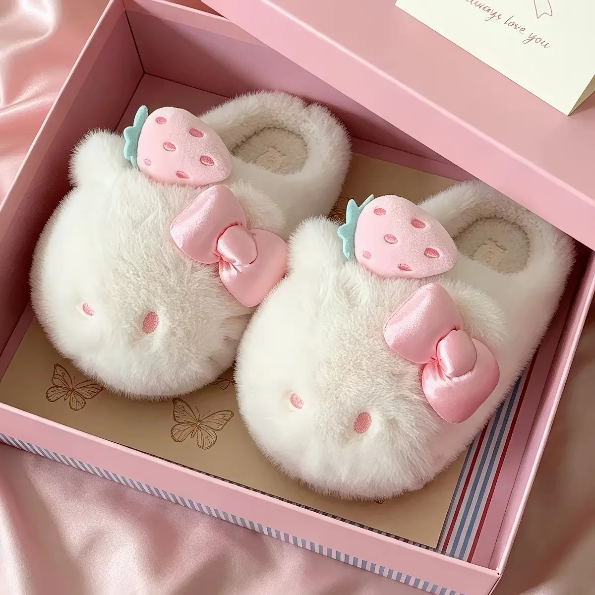 Sanrio Hello Kitty Aardbei Pluche Herfst Winter Warme Slippers Meisjes Dagelijkse Huisslippers TPR Antislipzool Schattige Huisslippers