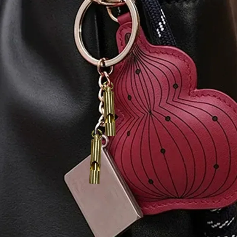 Peluit Darurat Keras untuk Bertahan Hidup, Gantungan Kunci Kuningan untuk Keamanan Luar Ruangan, Mendaki, Berkemah, Petualangan, Ringkas, Anti Korosi, Dapat Dipasang di Ransel