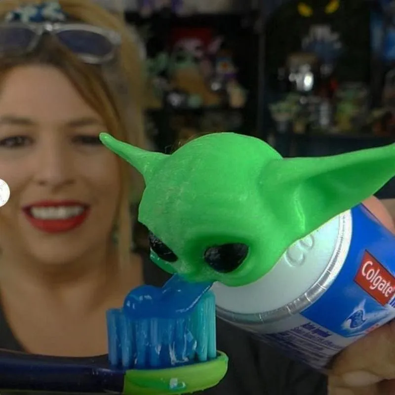 Disney-juguete creativo de Star Wars Para Niños, muñeco Yoda de dibujos animados, herramienta de pasta de dientes, suministros de baño divertidos,