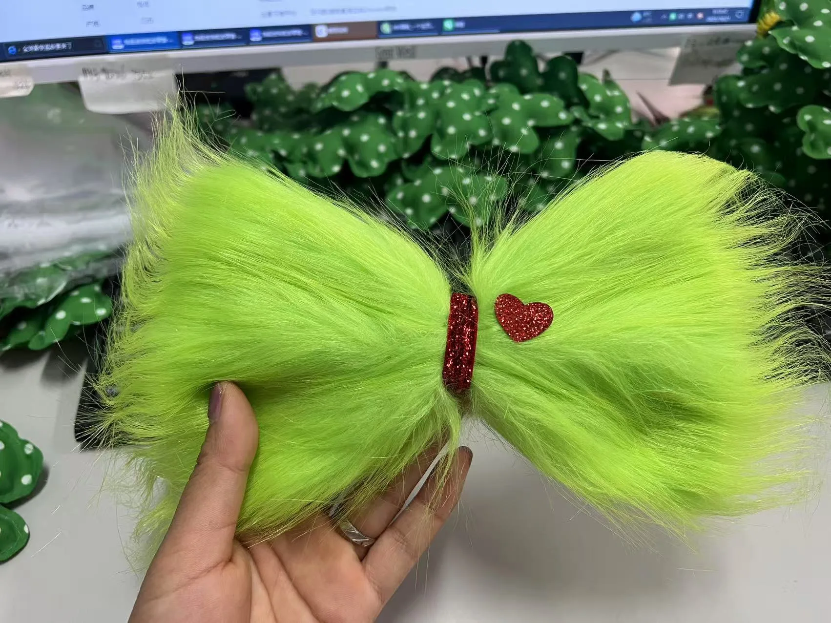 منتجات جديدة عيد الميلاد غرينش الأخضر إكسسوارات الشعر الفتيات عيد الميلاد الأخضر الفراء عقال القبعات ماكياج الكرة مضحك الدعائم دبابيس الشعر