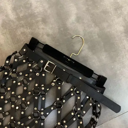 Imagen 2 del producto Falda de cuero Pu ahuecada para Mujer, minifalda Sexy con rejilla de diamantes, prendas de vestir para Club nocturno, Otoño, 2023