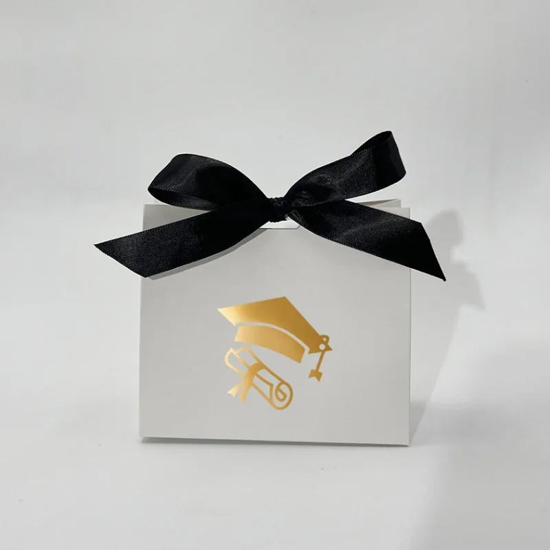 

Gift Box Mini Gift Bag with Black Doctoral Cap Pattern Bachelor Cap Candy Box White Paper Packaging Graduation Ceremony