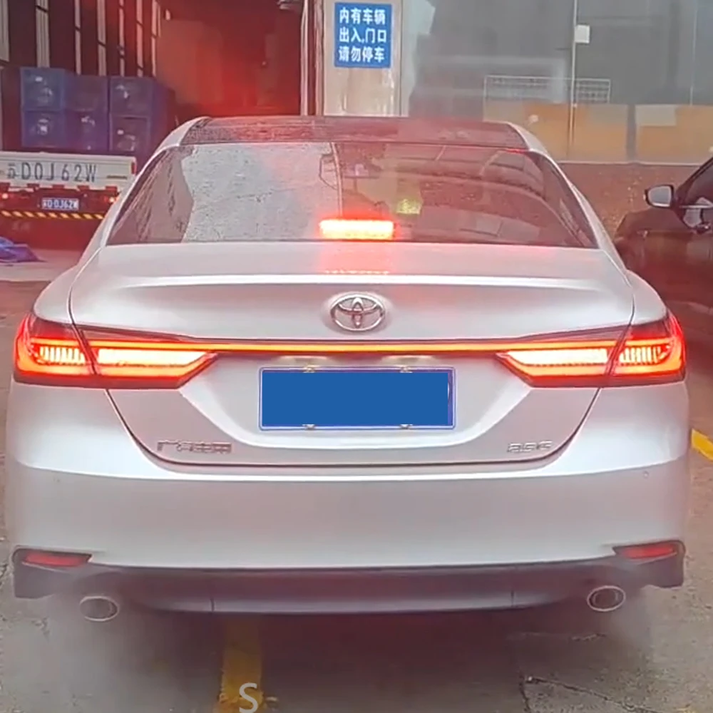 

Для Toyota Camry 8-го поколения 2018-2023, полный комплект заднего фонаря с анимационными запускными фонарями, автомобильными инструментами и
