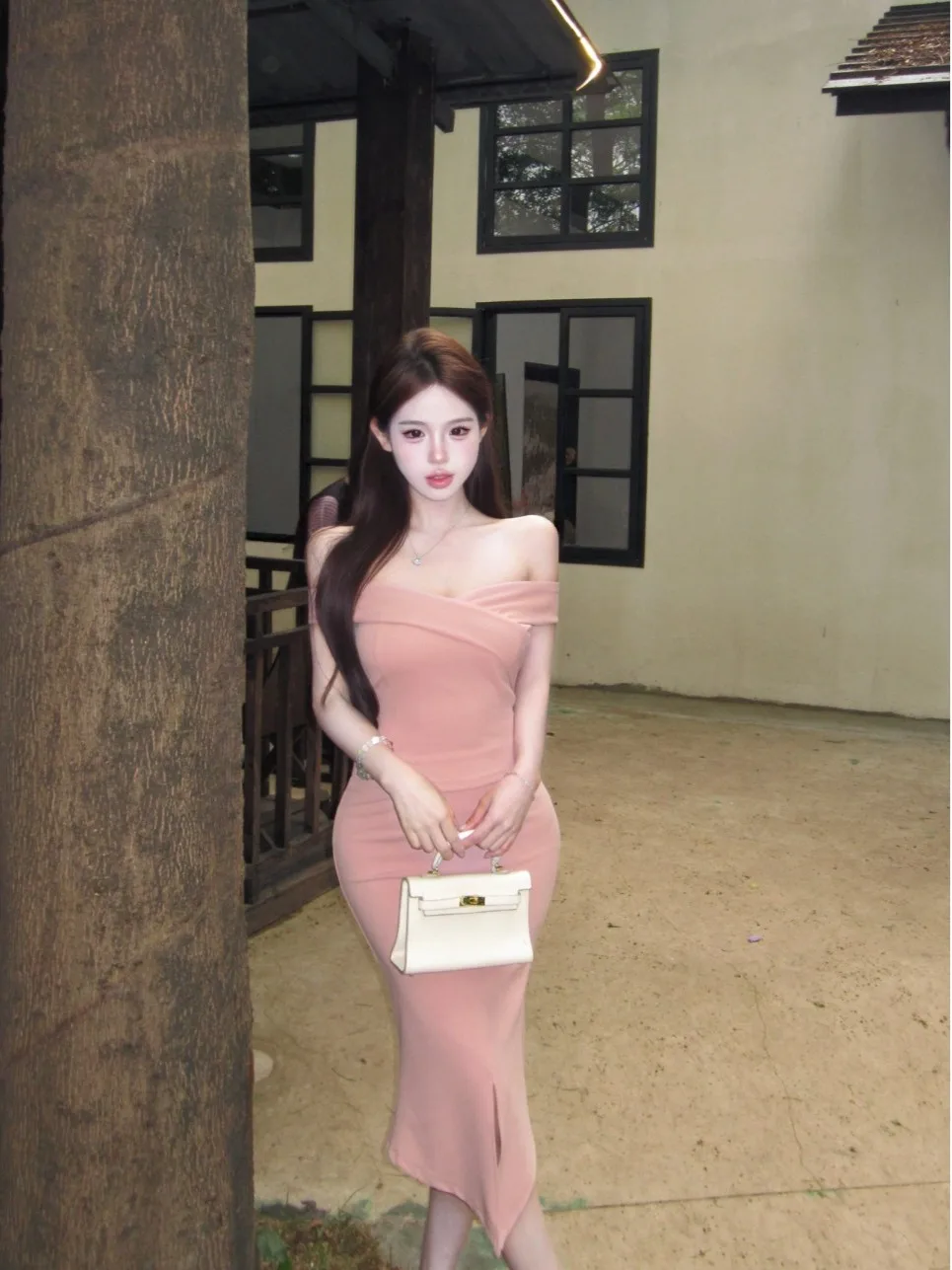 

Elegant Lightweight Shoulder Bared Casual Semi Skirt Two Piece Set Women's Slim Fit Versatile High Waist Fashion Ensemble