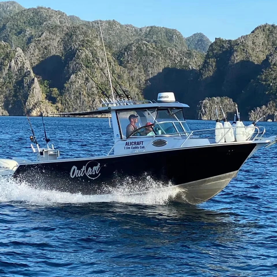 Barco de Pesca de Diseño Australiano de 7.5m con Cabina Cuddy de Aluminio y Techo Rígido en Venta
