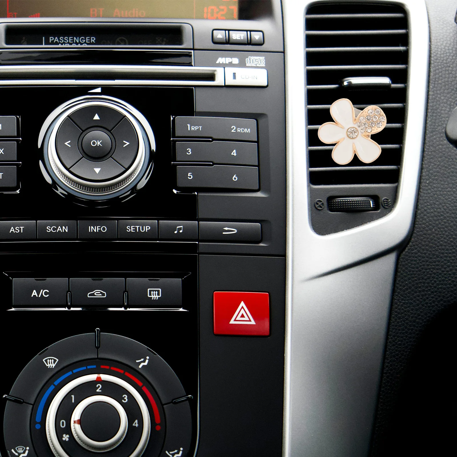 

3pcs Car Air Outlet Decoration Flower Vent Clips Accessories Plastic White Stylish Design Easy Install Car Home Decor